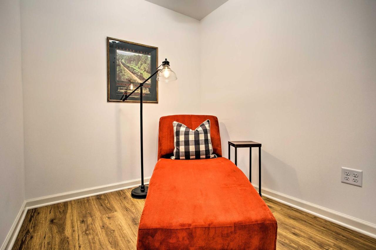 Newly Remodeled Apartment On Main Street In Saluda Kültér fotó