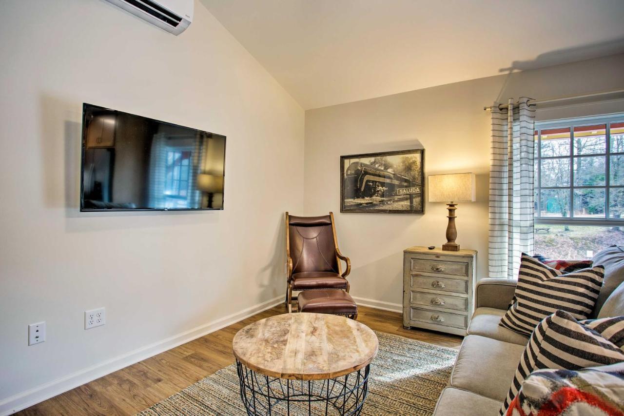 Newly Remodeled Apartment On Main Street In Saluda Kültér fotó